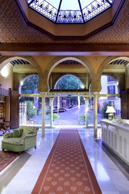 Alhambra Palace Hotel: 10 anécdotas que revelan el encanto del hotel español