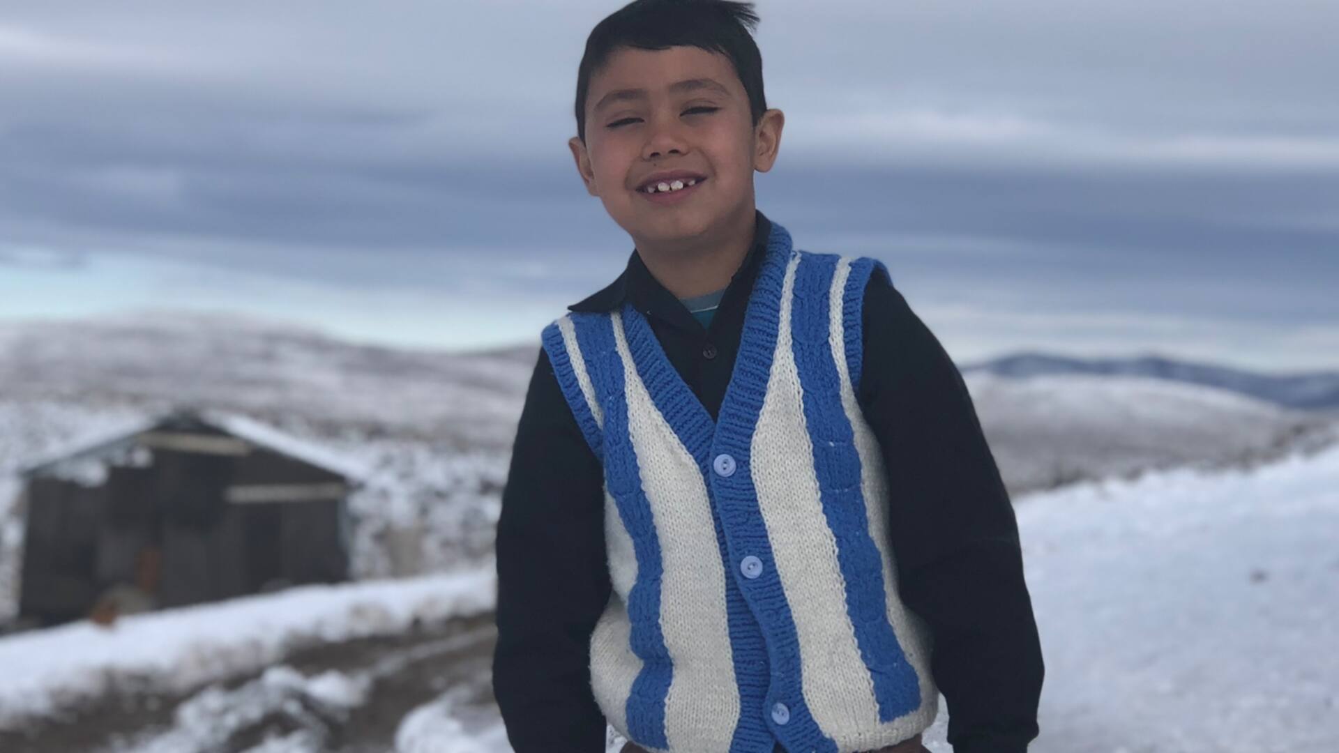 Ser pobre en la Patagonia: Nasael tuvo su primera ducha caliente a los 7 años