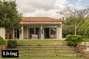 Como sorpresa para su mujer, terminó de equipar la casa de fin de semana al estilo de su Provence natal