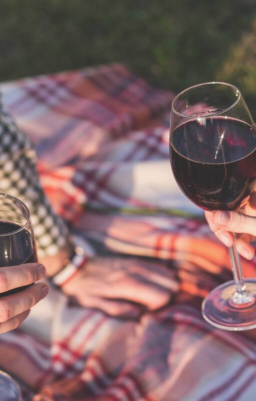 Tintos de sed: 13 etiquetas para descubrir la moda de los vinos ligeros