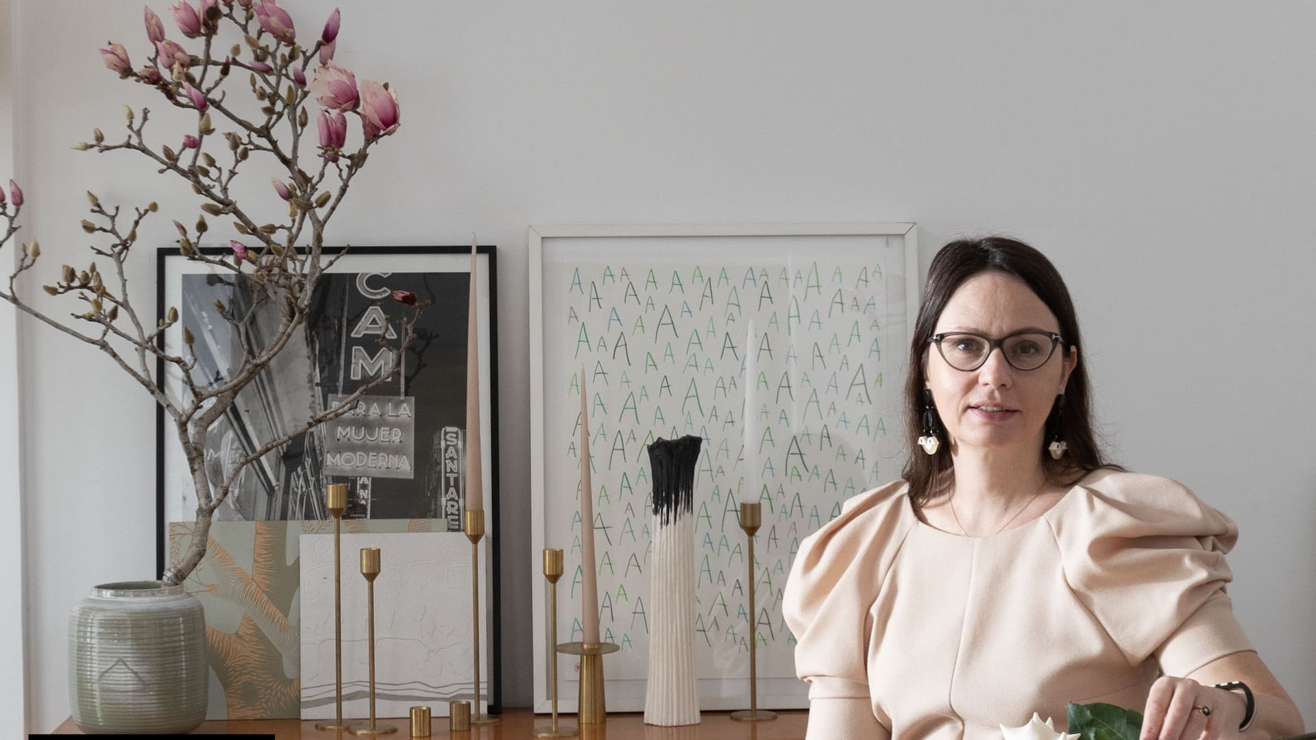 Es rusa, estudió diseño en Nueva York y conquistó Buenos Aires con sus ramos