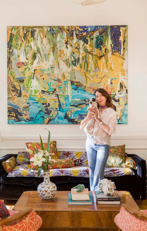 La casa-taller de una artista argentina que vende sus cuadros en Europa, en un primer piso de Avenida Córdoba