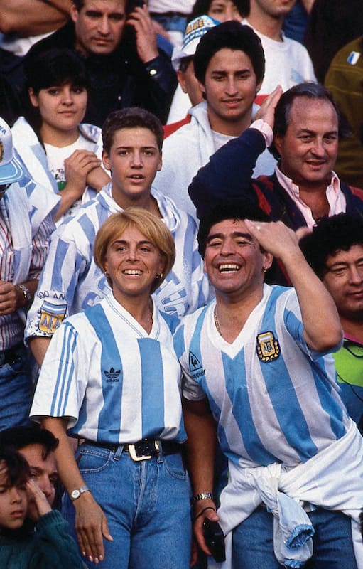 Maradona. Historia de los cantitos de cancha que le dedican en todo el mundo