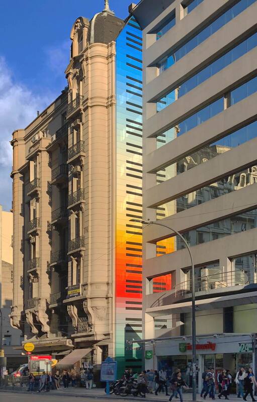 Arte urbano. ¿Quién pintó el piano multicolor a pasos de Corrientes y Callao?