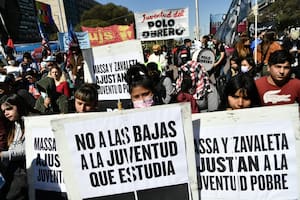 El Gobierno se prepara para dar de baja más de 150.000 planes de beneficiarios que viajaron al exterior