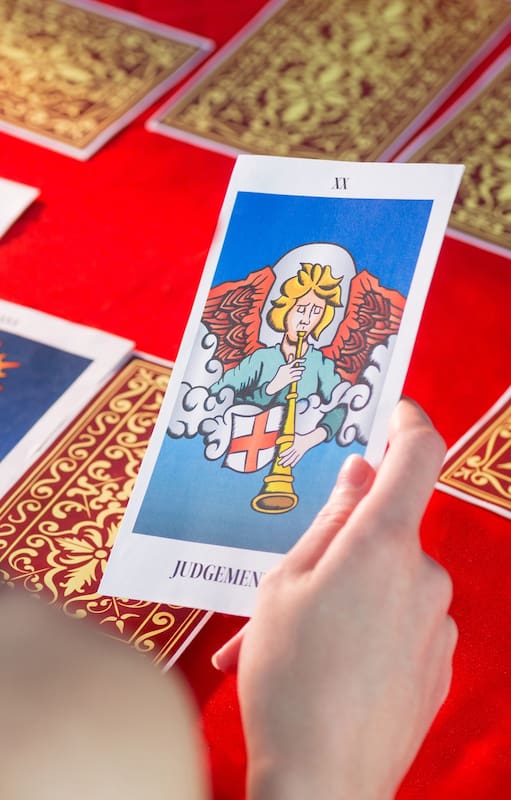 La apasionante historia del Tarot y el revelador significado de sus cartas