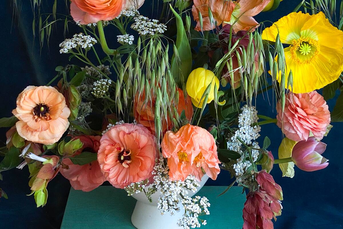Usando las mejores flores de la primavera, cómo hacer ramos originales y mantenerlos frescos por más tiempo