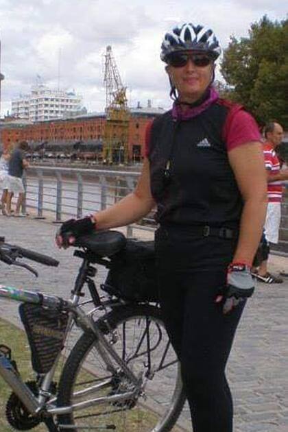 Estuvo deprimida tras el abandono de su marido y encontró la salida pedaleando en una bicicleta