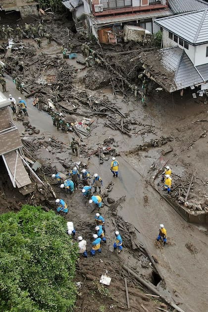 En fotos: impactantes imágenes del deslizamiento de tierra en Atami, Japón