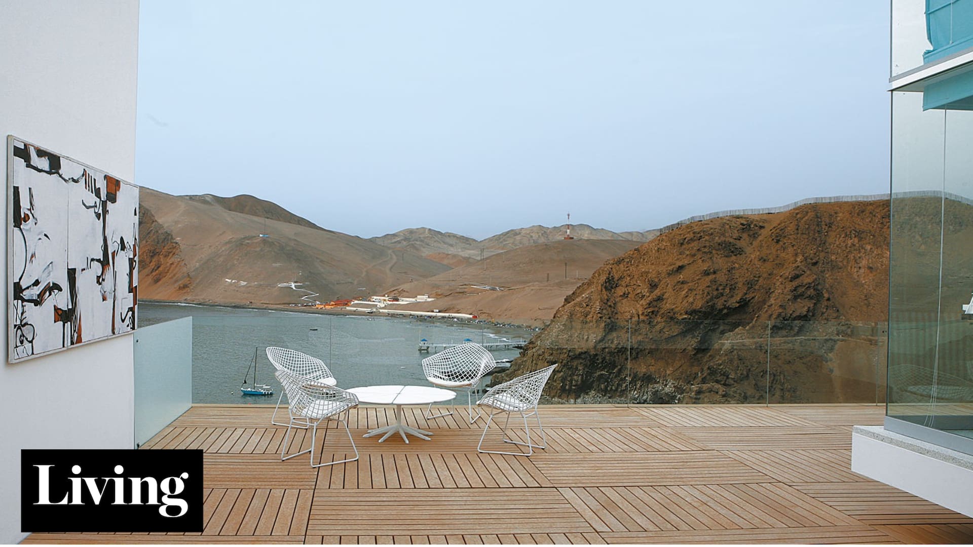 Esta casa al sur de Lima que flota sobre la playa fue modelada por tres grandes arquitectos desde los años 50