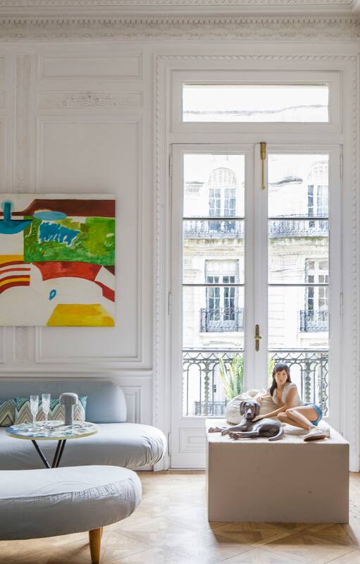 Visitamos a una pareja de diseñadores en su ecléctico piso de estilo francés frente a Plaza San Martín