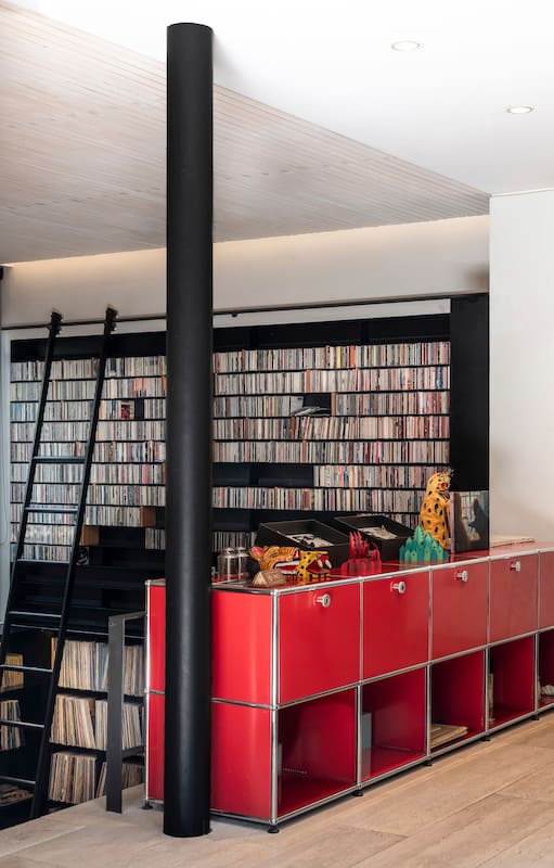 En Santiago de Chile, diseñaron una casa que remite a la época dorada de la arquitectura norteamericana