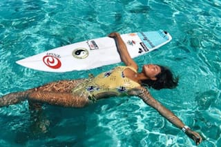 Cuarentena. La reina del surf que se recluye en "el paraíso" de su familia