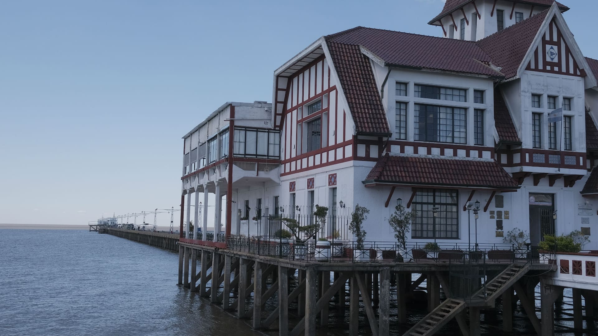 Club de Pescadores: la historia del castillo belga donde se puede comer al lado del río