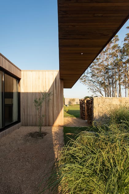 Un arquitecto argentino hizo una casa modular en Montevideo y la transportó a Punta del Este