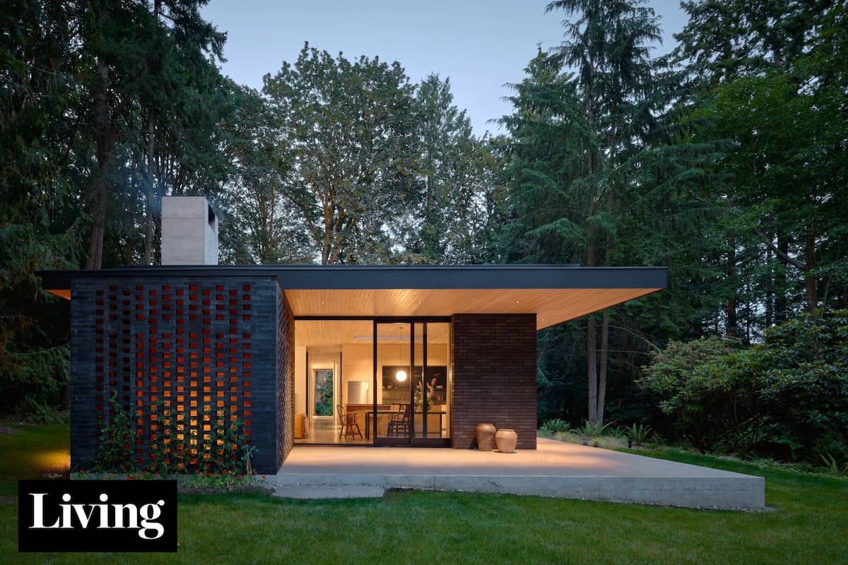 Un arquitecto y su mujer pusieron manos a la obra para levantar esta casa sensacional en medio del bosque