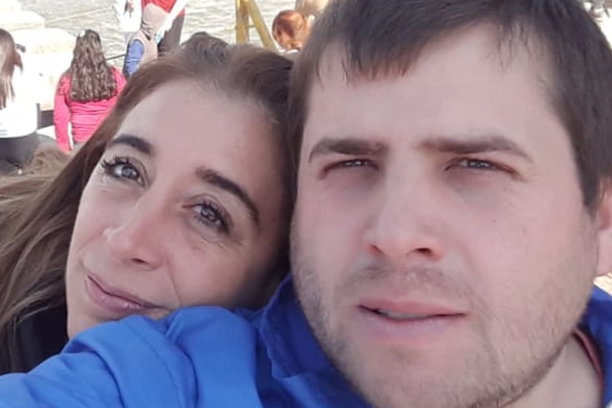 En un bar. Olvidó el ticket de carga virtual de su celular y él aprovechó el descuido
