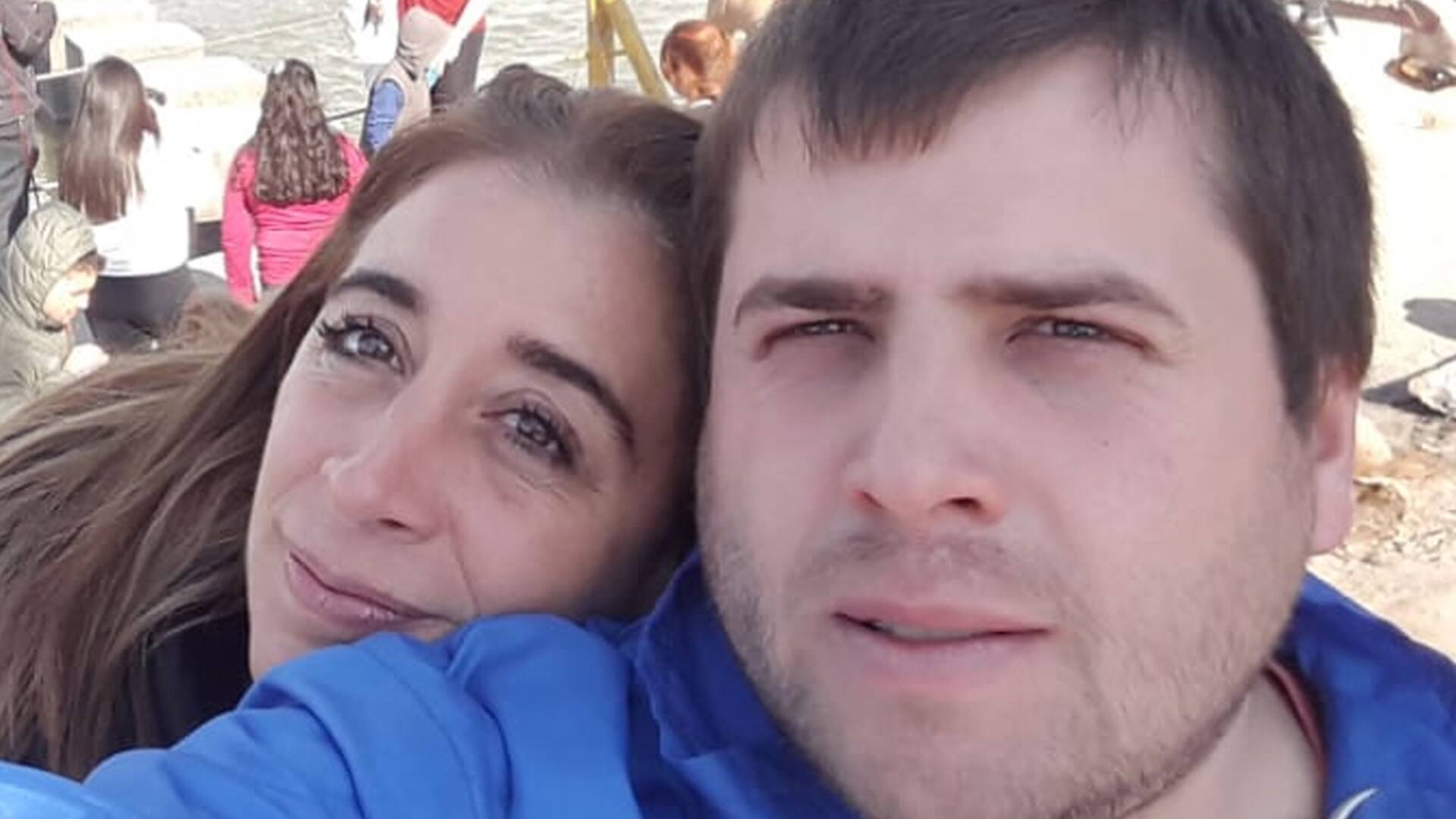 En un bar. Olvidó el ticket de carga virtual de su celular y él aprovechó el descuido