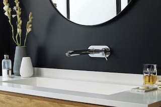 Algo en común. En tonos opuestos, dos baños reformados para unirlos al vestidor