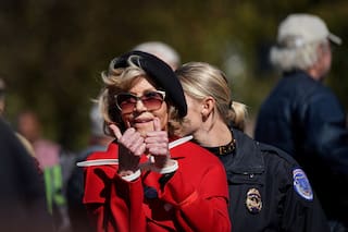Jane Fonda, la rebelde con canas que áun elige caminar descalza