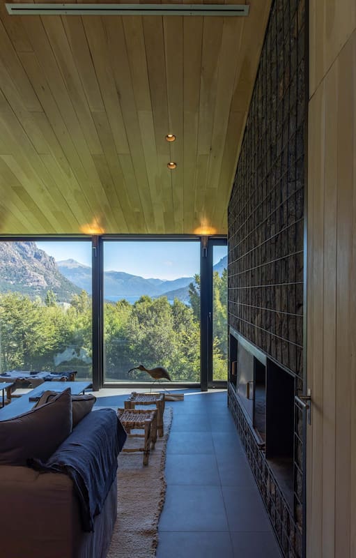 Una casa en Bariloche se eleva para ganar las mejores vistas del Lago Gutiérrez