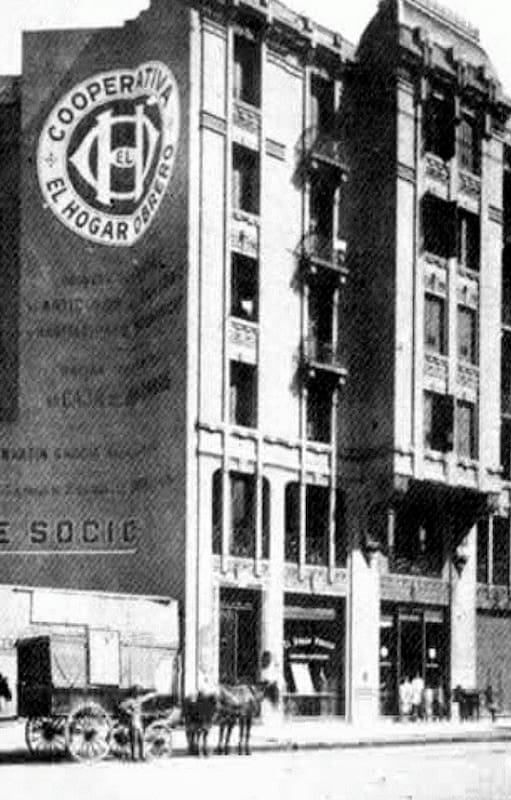 El edificio de la cooperativa en la calle Giribone