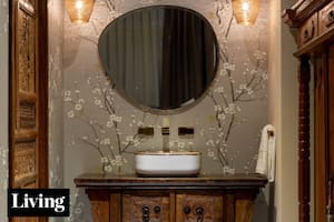 Te mostramos 18 ejemplos reales de toilettes con empapelado