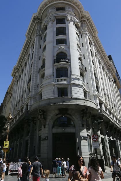 Restauraron el edificio del ex Banco Argentino Uruguayo, una joya de Diagonal Norte