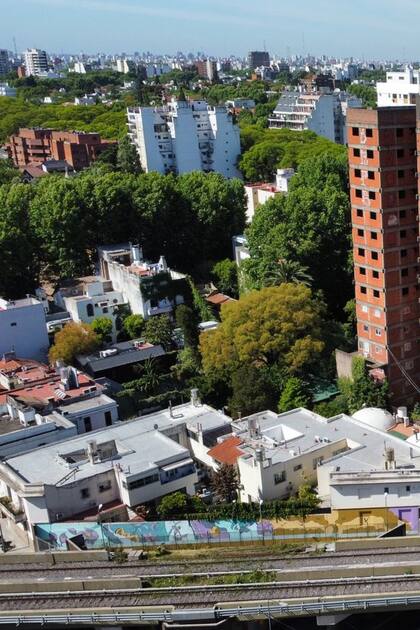 Quiebras y presuntas estafas: la trama oculta detrás del valioso edificio abandonado en Belgrano R que perdió el Estado