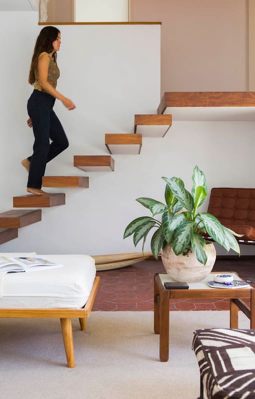 Perfecta para ella sola, compró una casa que había sido dividida en dos por su dueño anterior