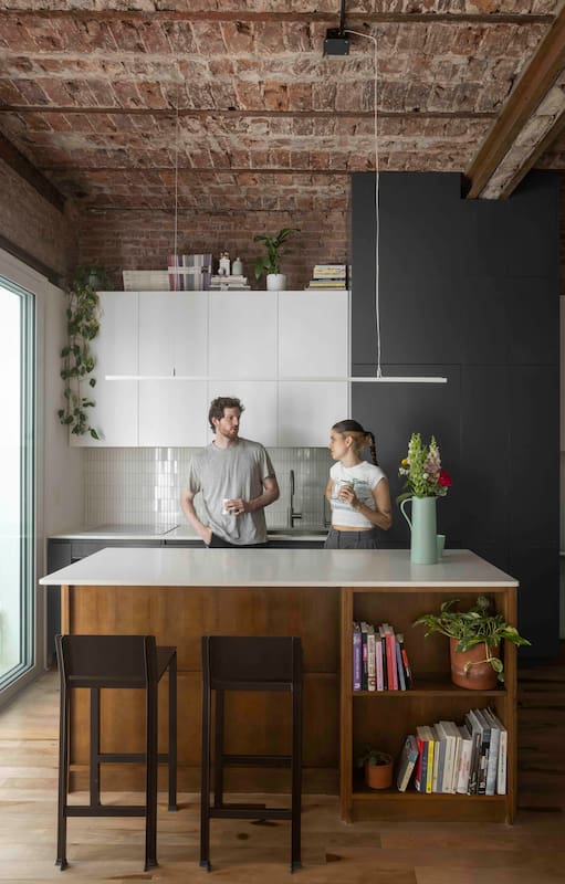 Una arquitecta reformó su PH en Coghlan e hizo de los techos y el patio el centro del proyecto