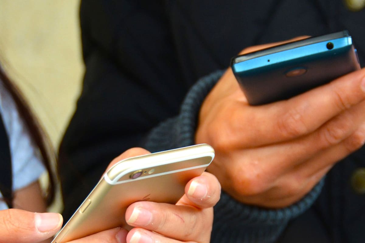 Creo que el celular escucha lo que digo: ¿paranoia o realidad?
