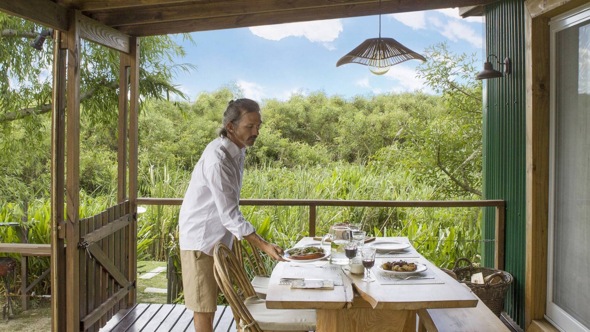 A una hora del Centro, conexión total con la naturaleza en un refugio que parece flotar sobre el Delta