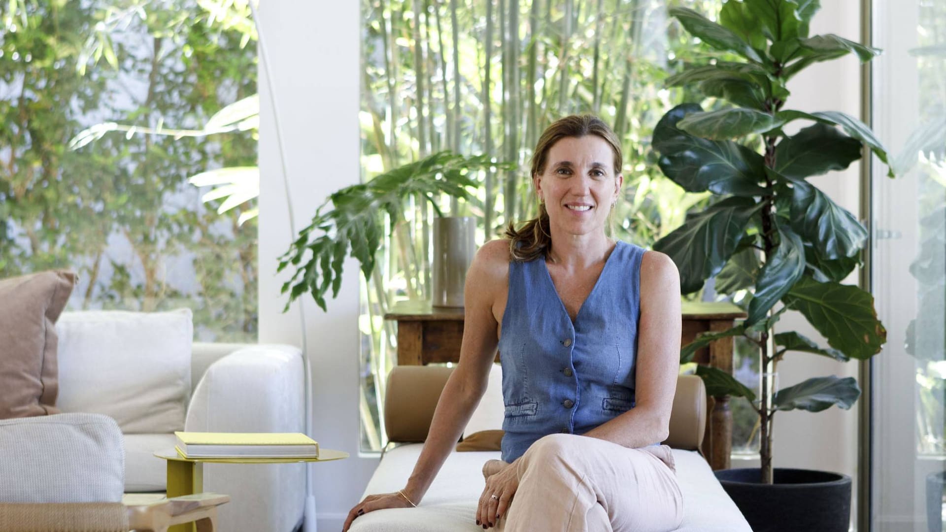 Una arquitecta entrelazó arte, paisajismo y el legado profesional de su padre para materializar su propia casa