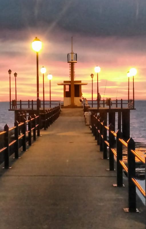 El encanto de las misteriosas noches de los pescadores del Muelle de Martínez
