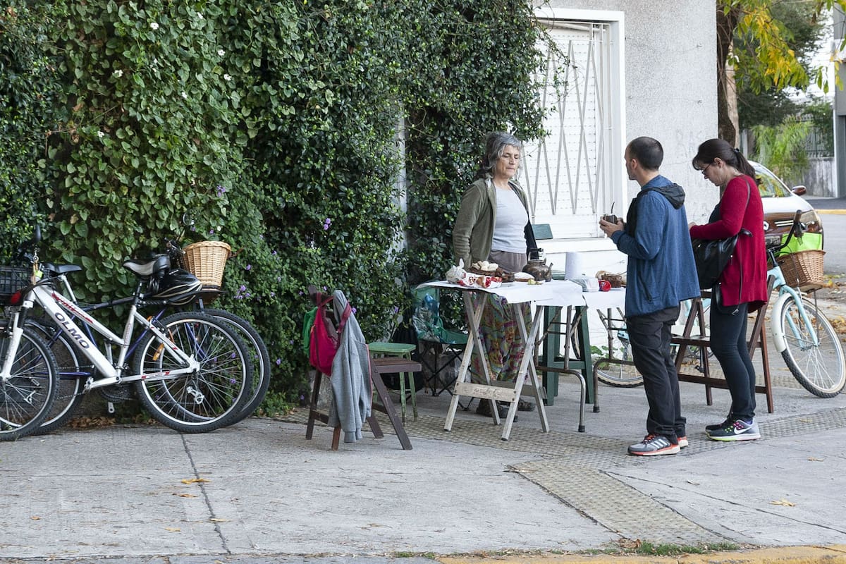 Vecinos de Villa Devoto montaron una huerta en las veredas del barrio