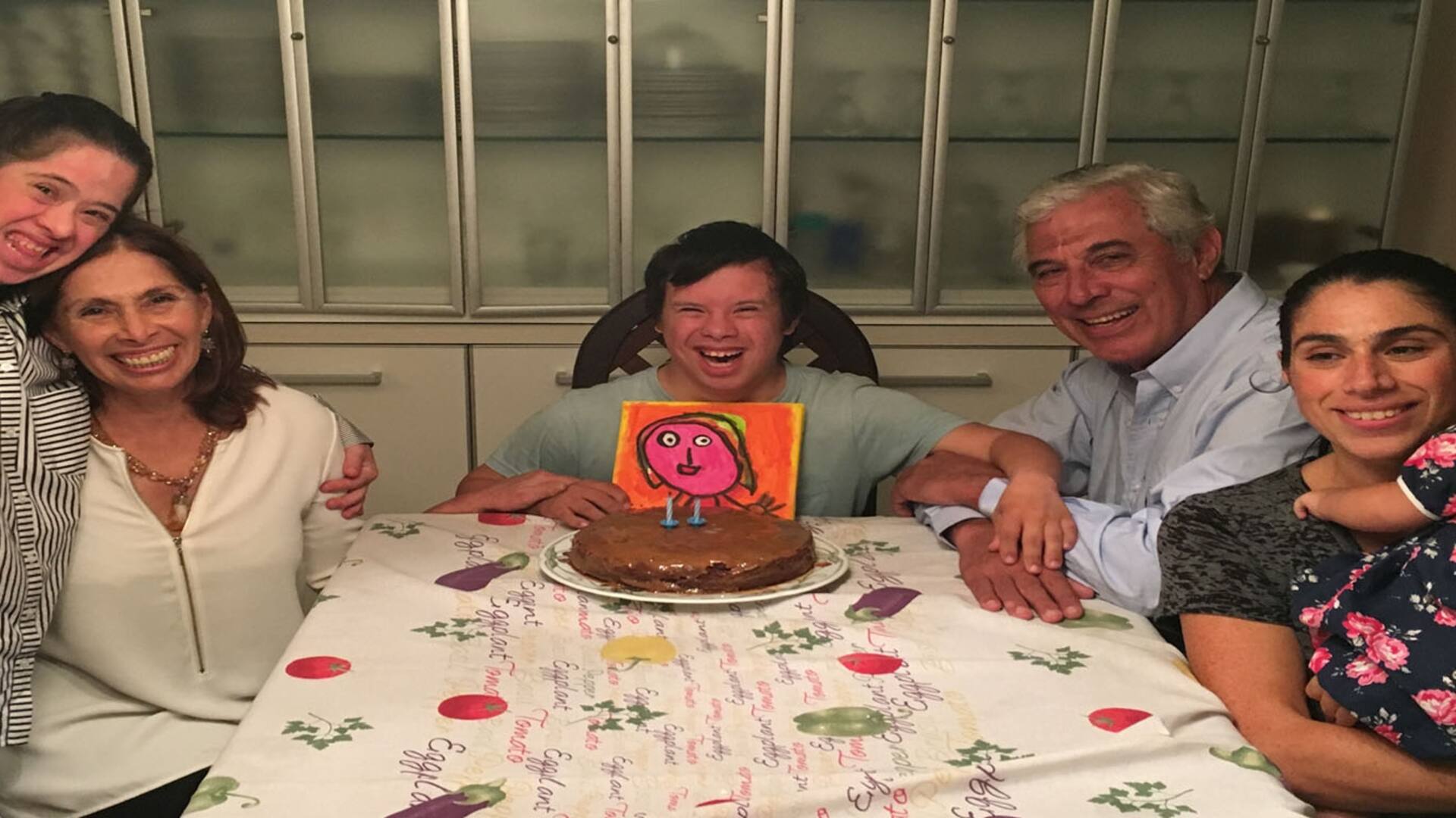 Tenían 7 hijos y adoptaron a otro más con síndrome de Down que cambió sus vidas