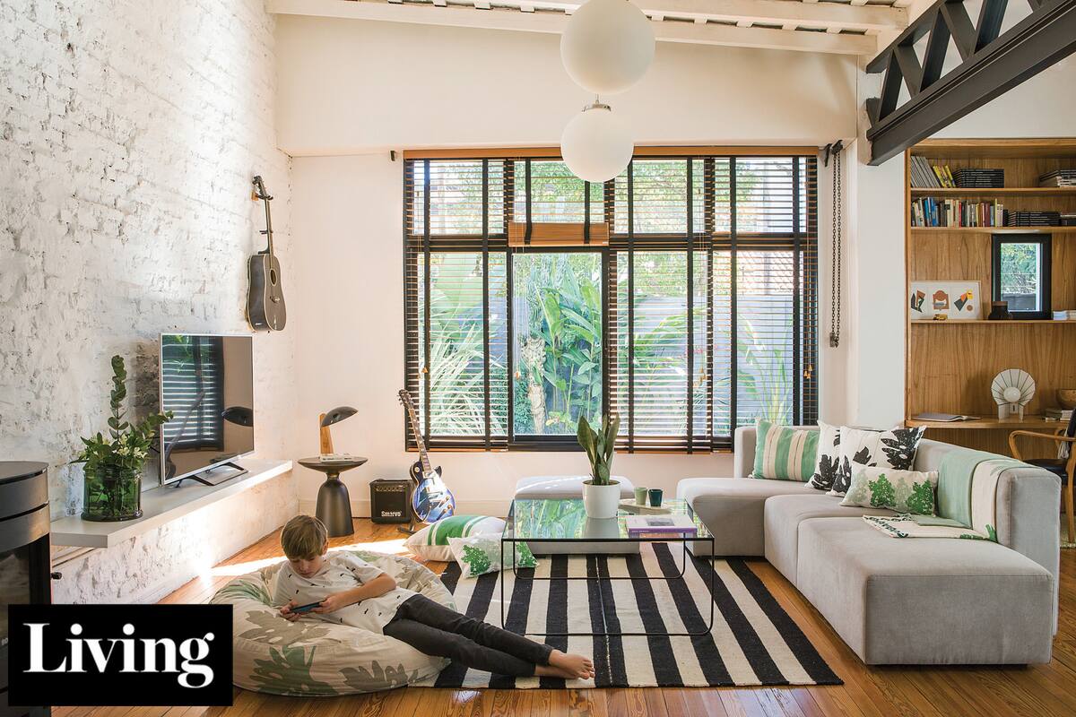 Reconoció el potencial de una casita inhabitable, la abrió a la luz y le dio una distribución actual
