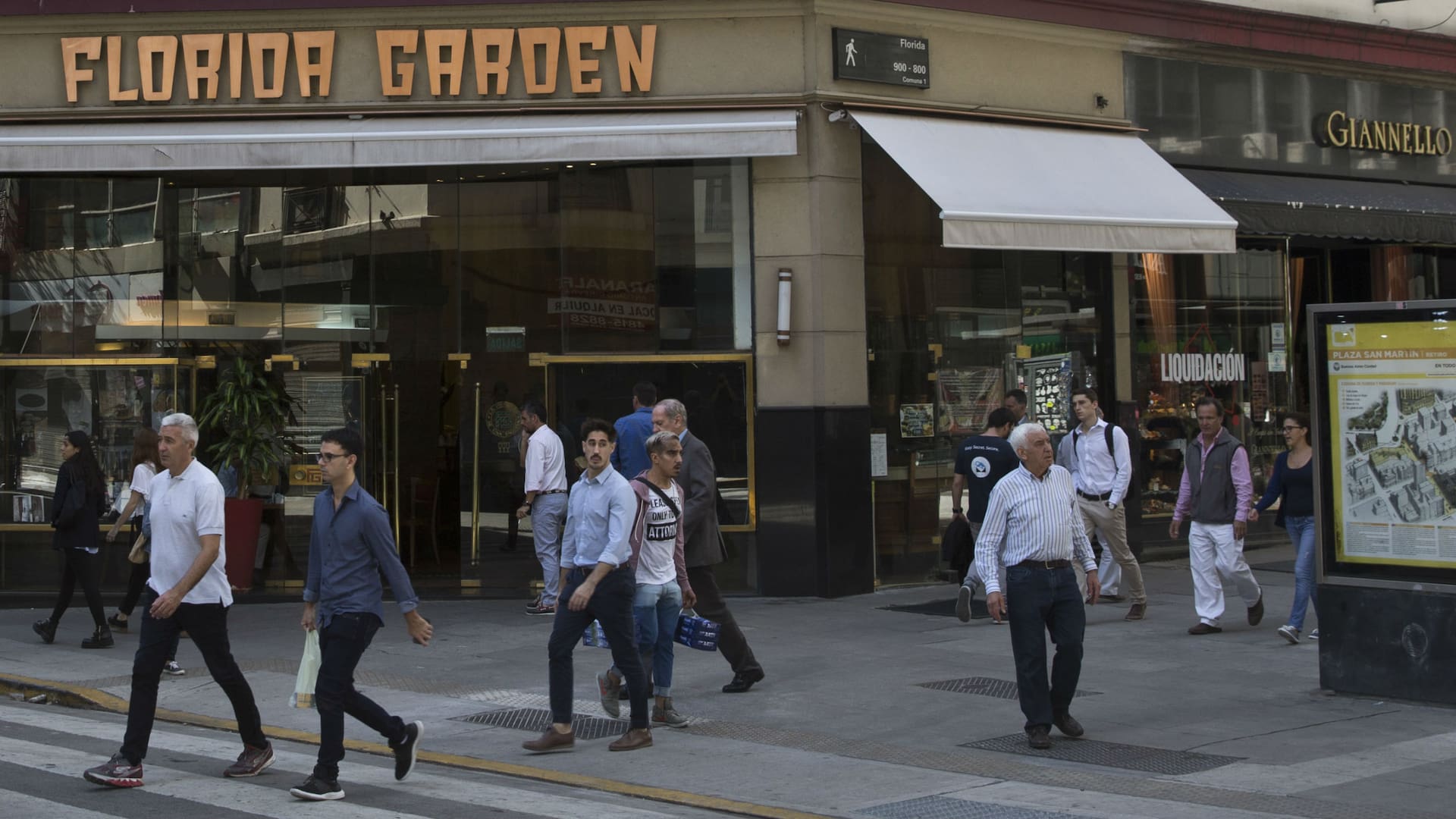 Confitería Florida Garden: un micromundo que conserva el ambiente de la década del 60
