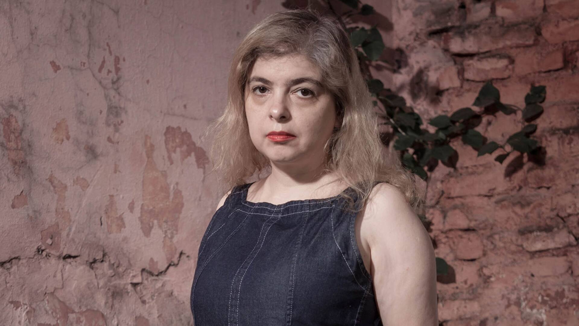 Mariana Enríquez. "Siempre mi mirada hacia lo oscuro tiene algo político"