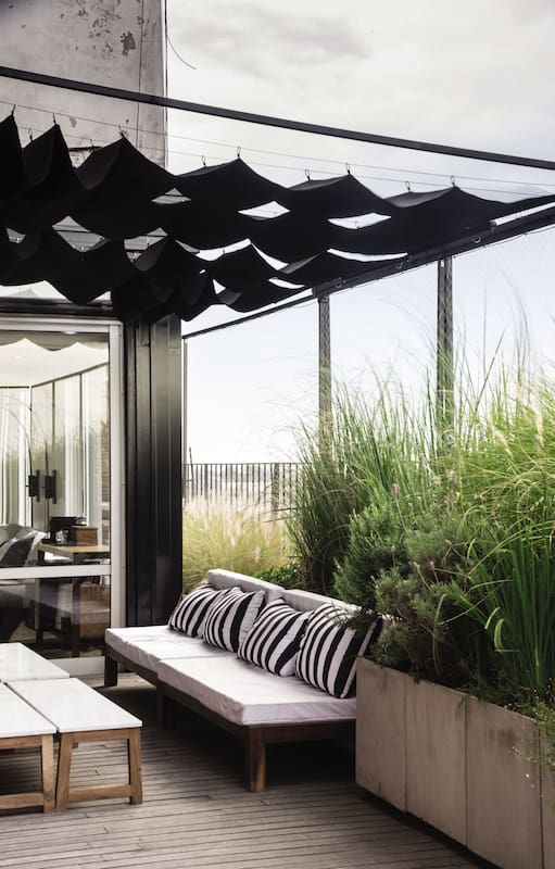 Antes y después: una terraza rediseñada para mitigar el viento, las miradas vecinas y el sol constante