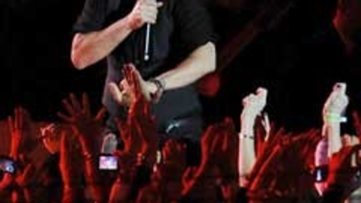 Por Ley Rocker Un rocker de ley en versión pop - LA NACION