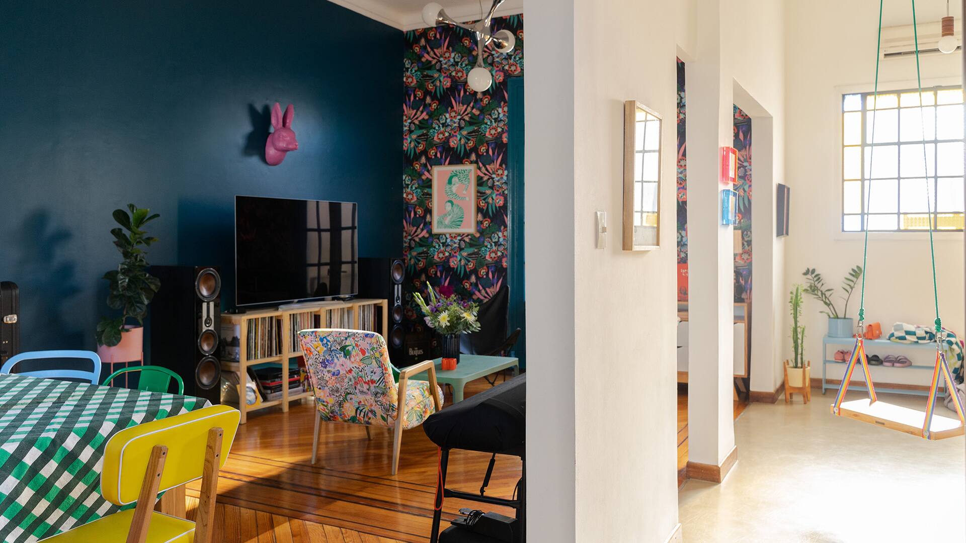 Cómo usar rosa, azul y amarillo: Ideas para copiar en un recorrido por la colorida casa de Bárbara Duhau