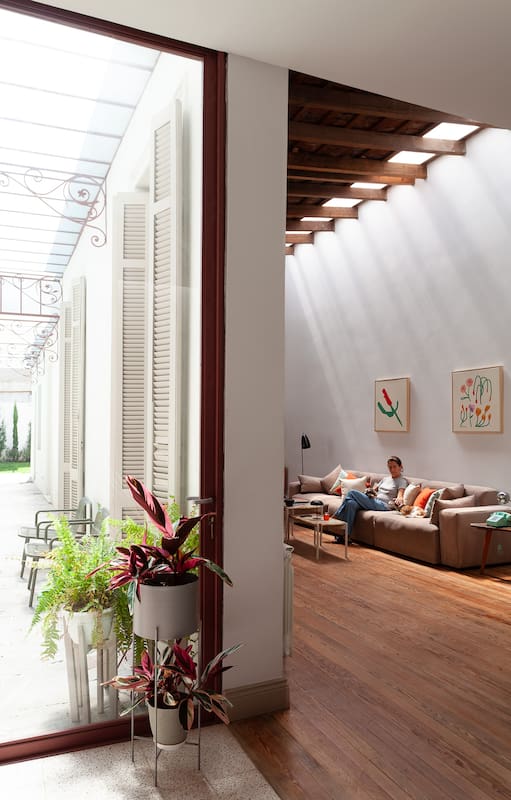Tras una reforma impresionante en tiempo récord, este PH de Caballito logró el confort de una casa con jardín