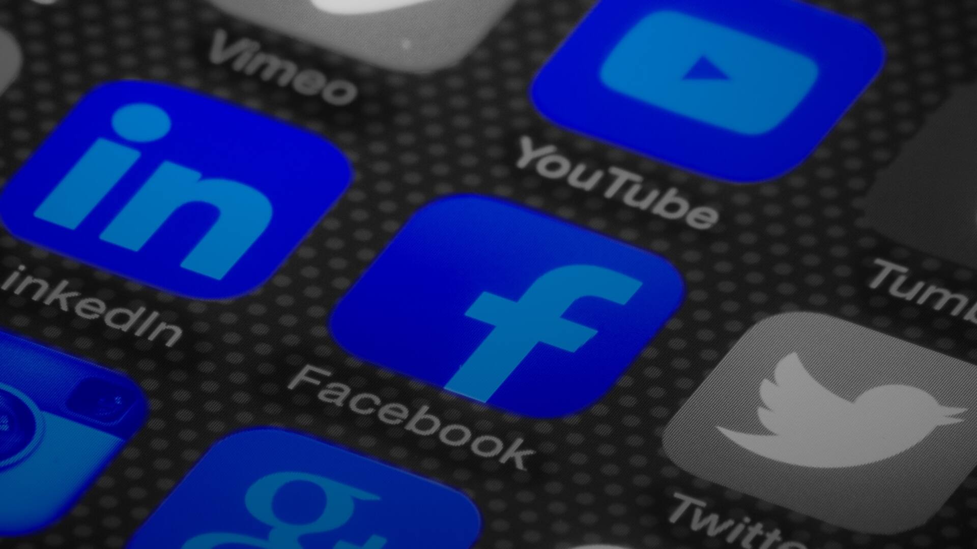 Redes sociales: quince (15) pautas para la práctica responsable en LA NACION