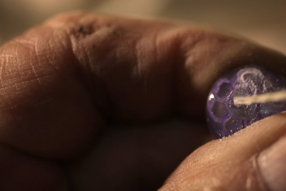 Artesano. El rey del botón que tiene 80 años y es todo un emblema de Flores