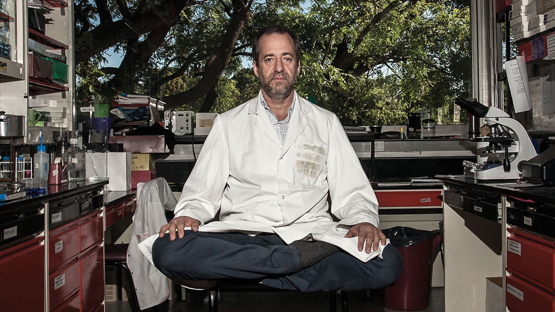 Historias. "La ciencia y la meditación son compatibles: son vías para eliminar el sufrimiento"