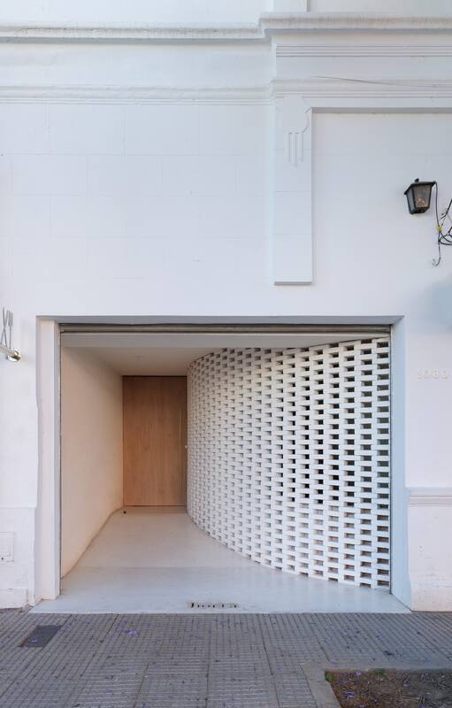 Con una entrada nueva y discreta, una antigua casa de Villa Crespo mutó en restaurante a puertas cerradas