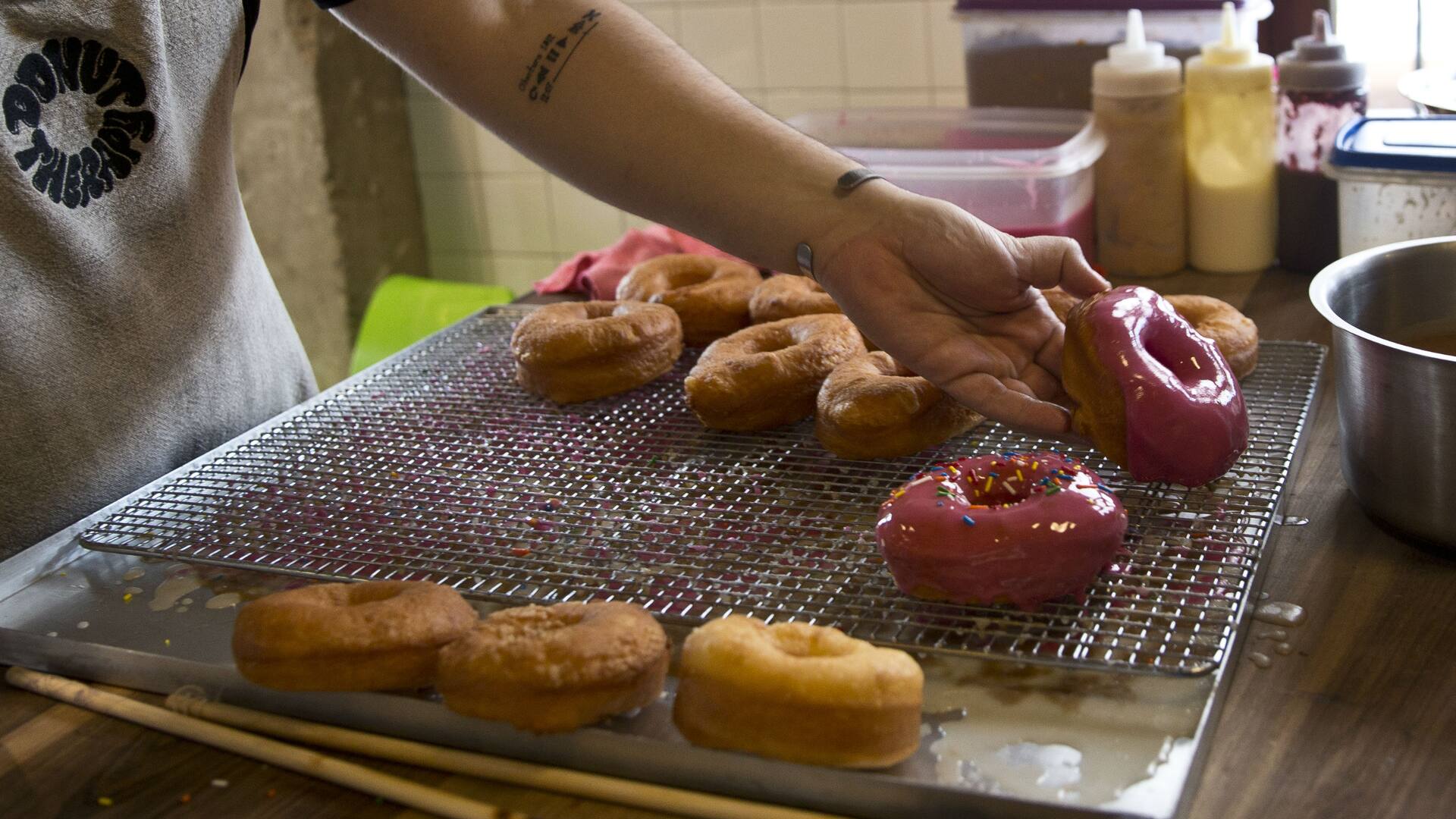 El secreto de las donas que se venden como pan caliente en Palermo