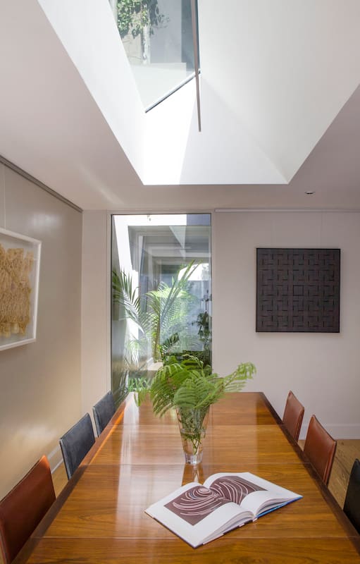 Una gran casa en un pequeño lote, reformada por un reconocido estudio al mando de madre e hija arquitectas